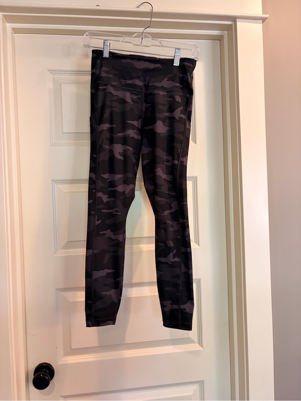 Athleta Women’s Dark Gray Camo Leggings